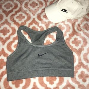 Basic | Nike | Gray Sports Bra | Small